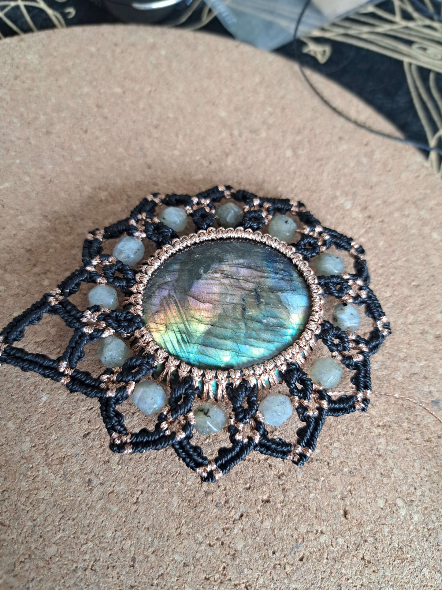 collier macramé Mandala Labradorite