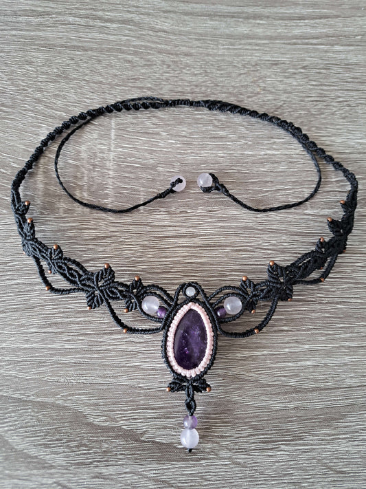 Collier ras-du-cou motif floral améthyste