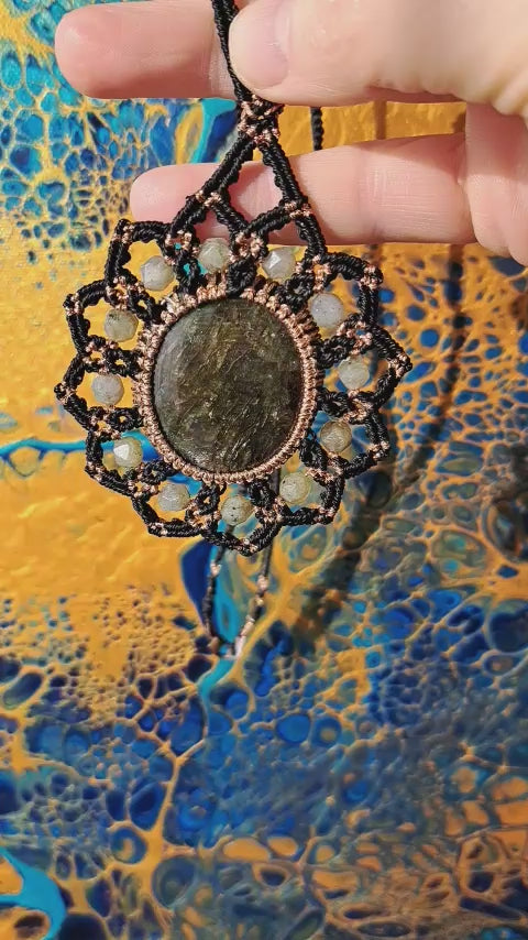 collier macramé Mandala Labradorite